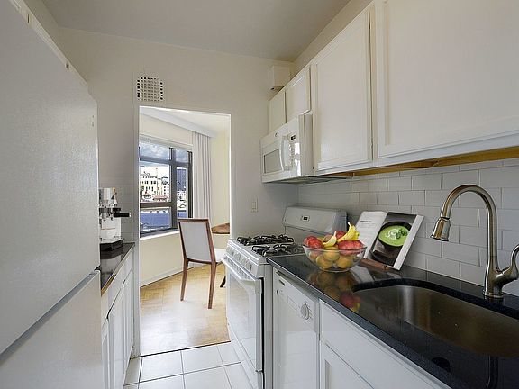 5th image of 4 E 89th St APT 2B