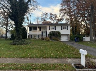 1023 Amethyst Dr, Toms River, NJ 08753