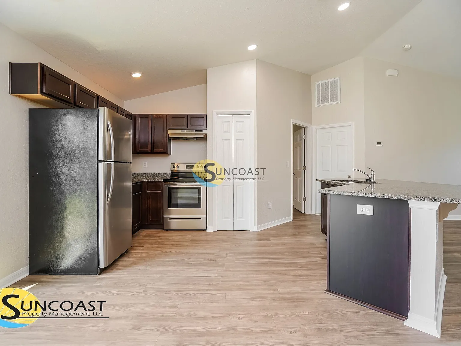 Charming 3BD/2BA Silver Springs! — Photo 2