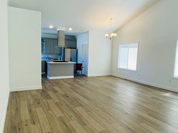 4th image of 3005 Roald Ave SE
