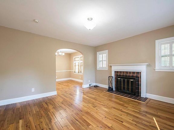 2nd image of 221 Barberry Ln