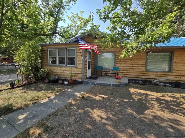 202 4th St, Chugwater, WY 82210