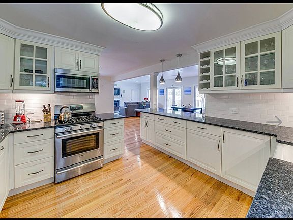 4th image of 5 Hempstead St