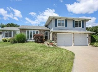 3130 Halcyon Dr, Bettendorf, IA 52722