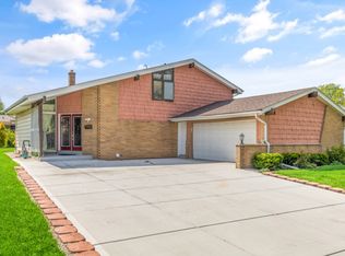 6142 Twin Oak Dr, Greendale, WI 53129