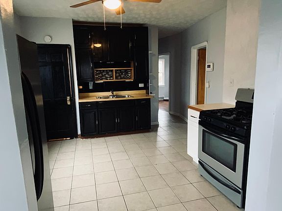 4th image of 22401 Ivan Ave #22401