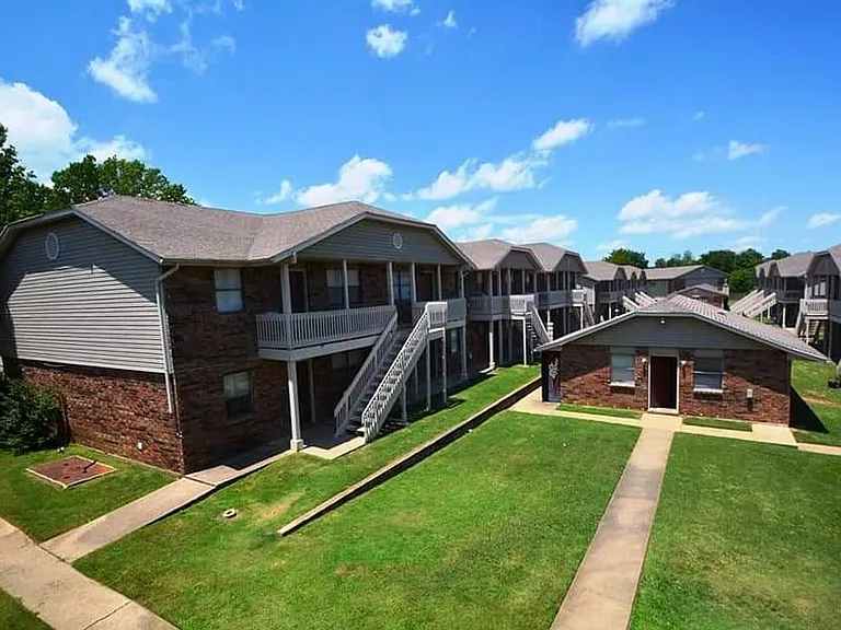 Berwick Apartments — Photo 3