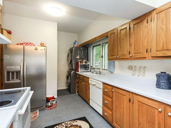 2nd image of 806 W 3rd Ave