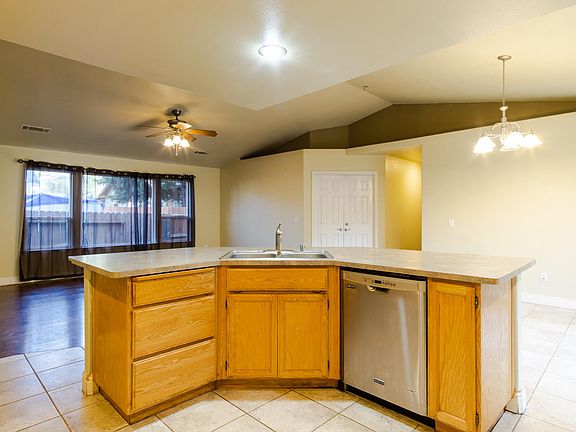 4th image of 4566 Meade St
