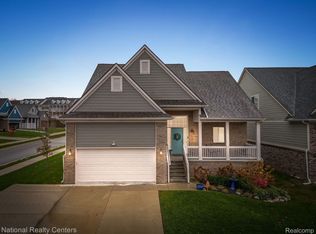 3940 Maple Ln, Auburn Hills, MI 48326