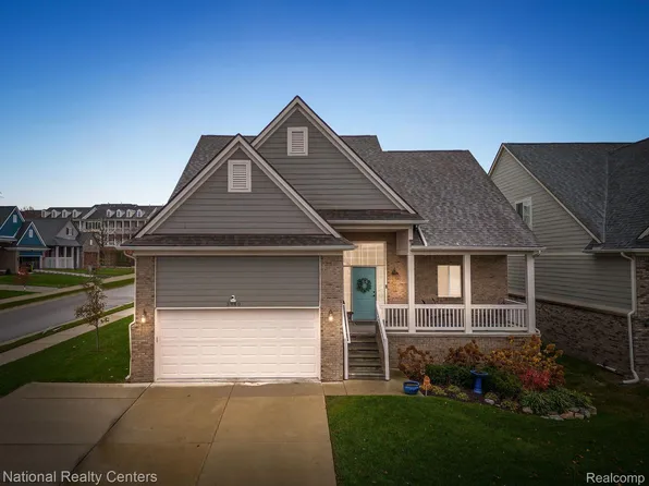 3940 Maple Ln, Auburn Hills, MI 48326