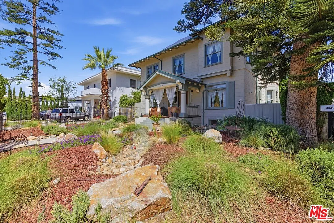 4 bed, 2.0 bath, 2505 sqft, $5,995 — Photo 4