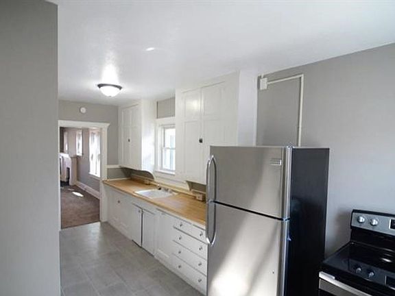 4th image of 2521 S Broadway