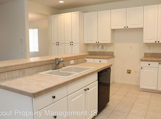27611 Sierra Madre Dr, Temecula, CA 92591