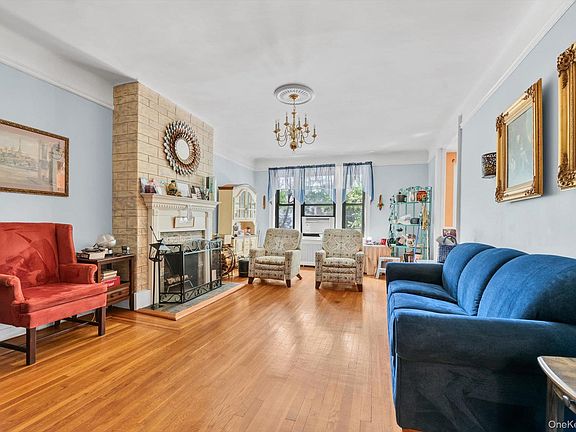 2nd image of 240 Bronxville Road #C1