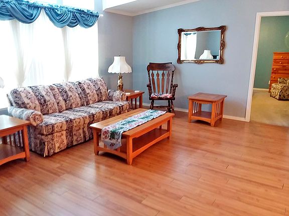 3rd image of 712 Bamboo Palm Way #872