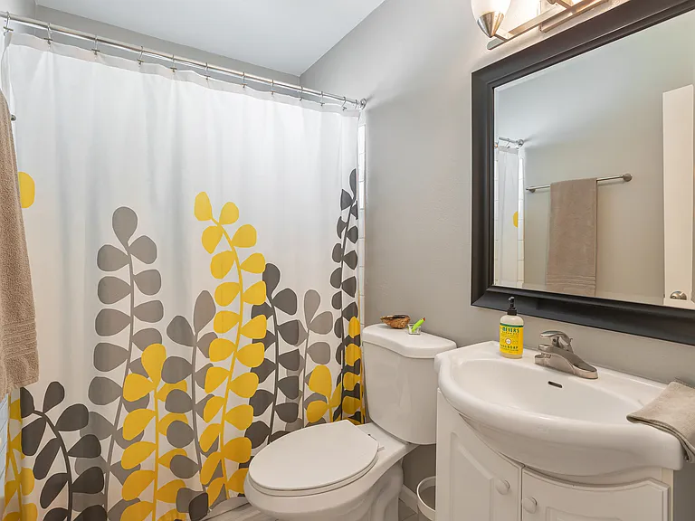 Second full bathroom with tub/shower combination
