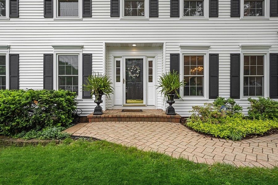 1924 Heather Rd, Geneva, IL 60134 Zillow