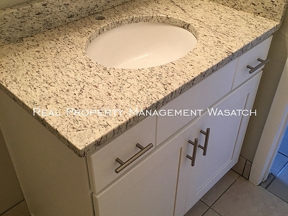4th image of 2546 S Lakecrest Dr APT 3