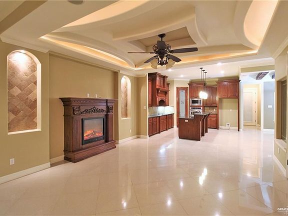 5th image of 2711 Woods Dr N
