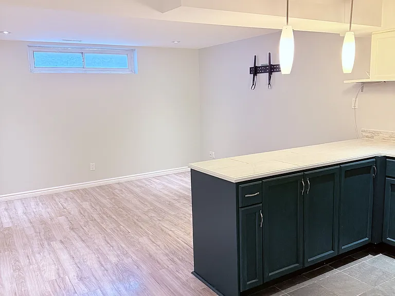 33 Belleview Dr #LOWER — Photo 3