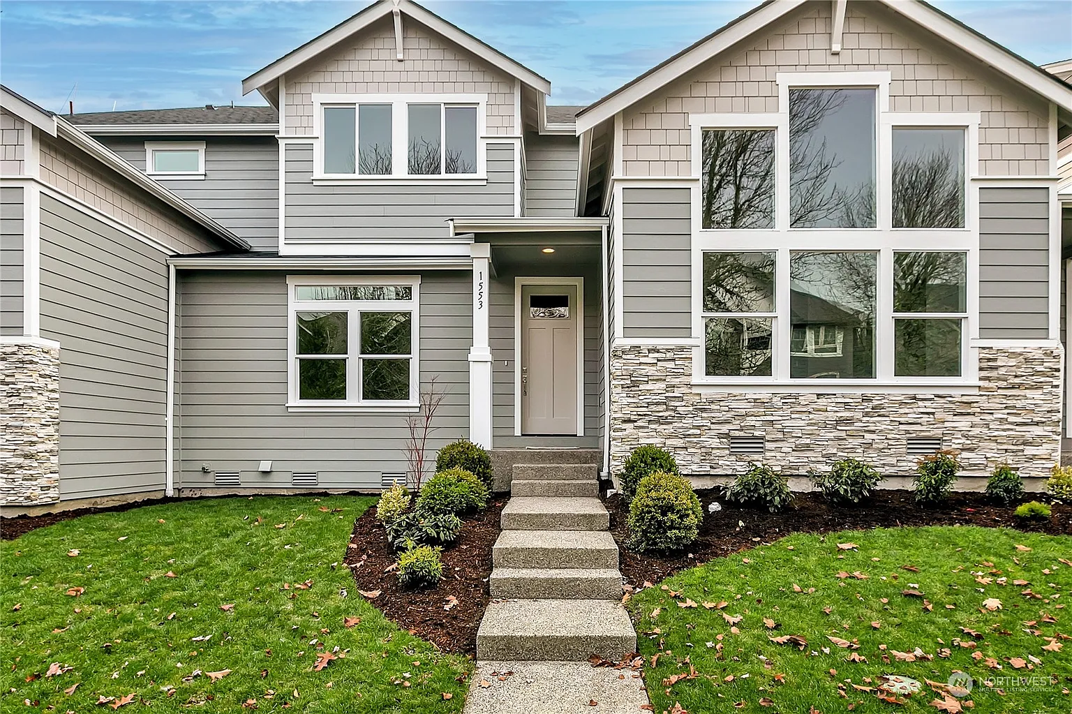 1553 Harvest Avenue SE photo 1