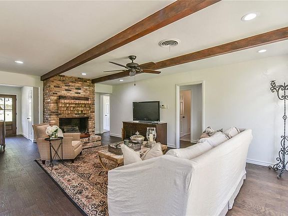 3rd image of 2208 Briarwood Blvd