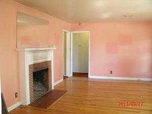 2nd image of 936 N 1st Ave