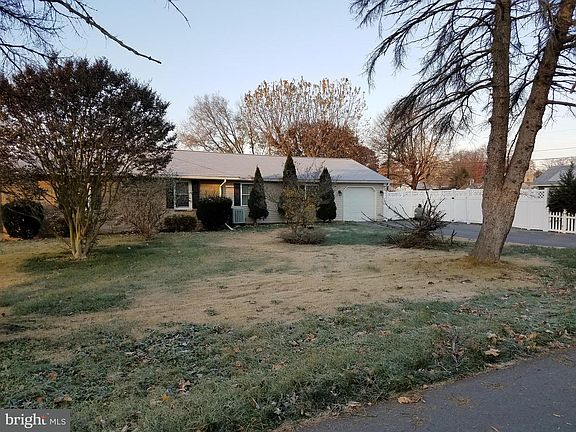 3rd image of 18424 Woodside Dr