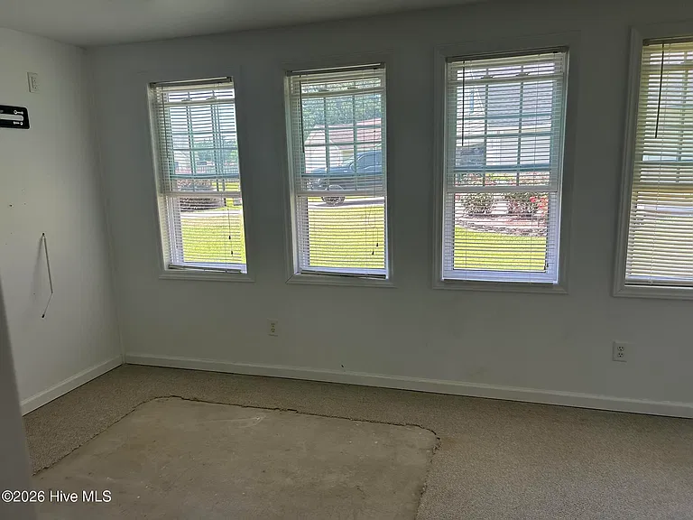 212 W Woodbine Ter — Photo 37