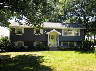 40 Meadowood Ln, Old Saybrook, CT 06475