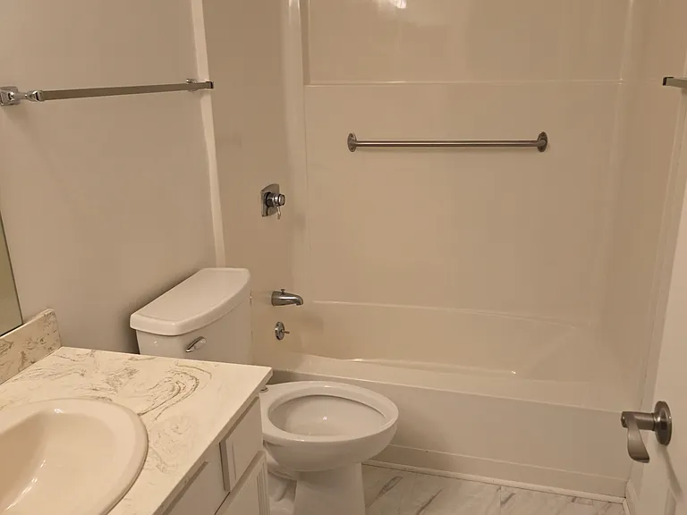 Colony Park Apartments — Photo 16