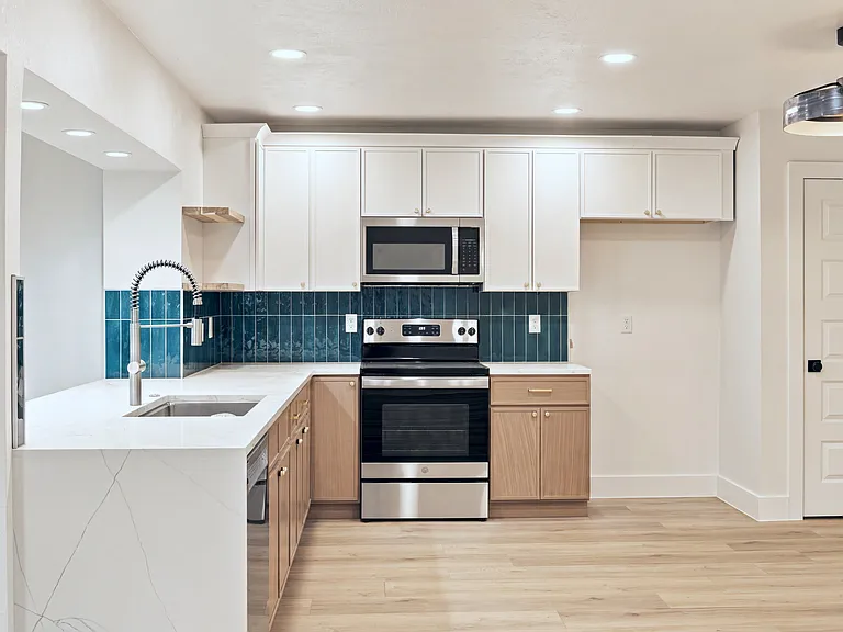 2733 Teakwood Dr — Photo 5