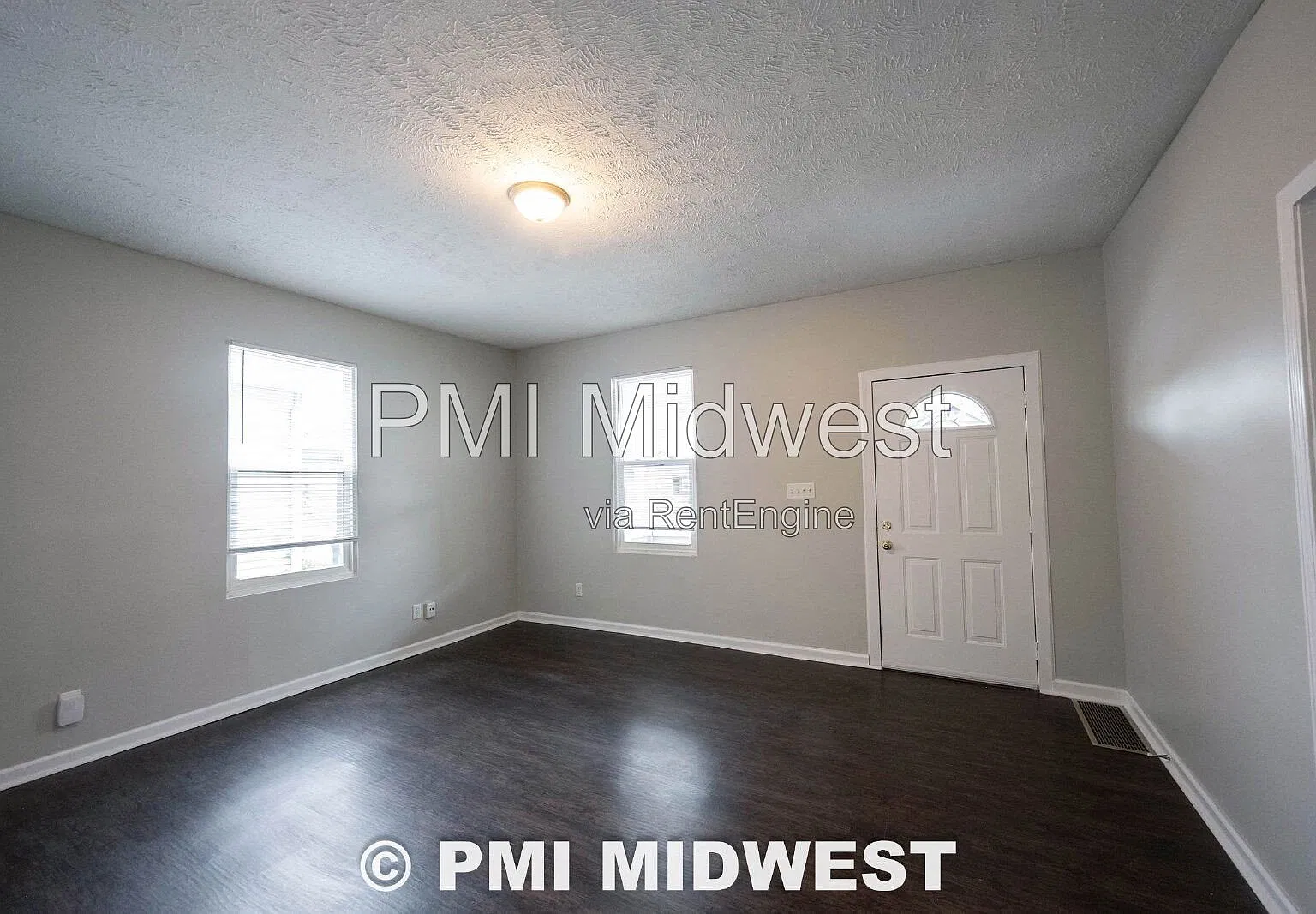 3 bed, 2.0 bath, 2129 sqft, $1,599 — Photo 3
