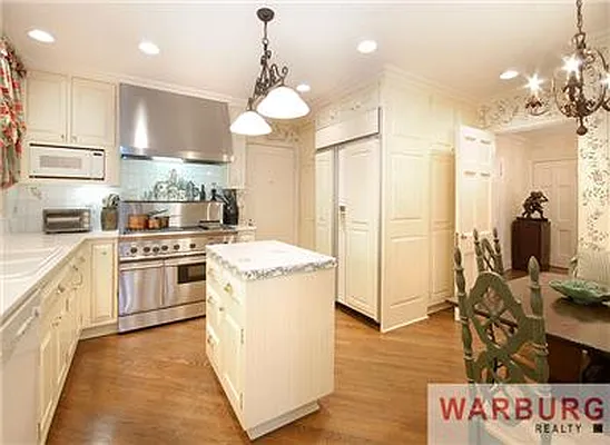 Sold by Warburg | media 1