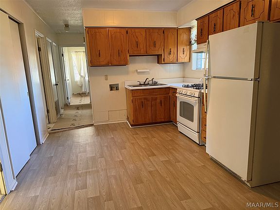 5th image of 608 Green St