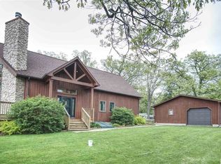 2526 Oakwood Dr, Hillsdale, MI 49242