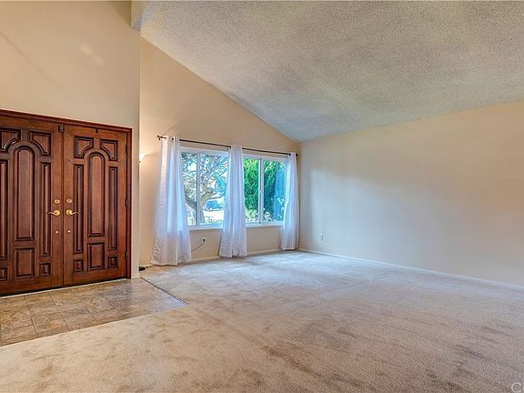 4th image of 15420 Caulfield Ave