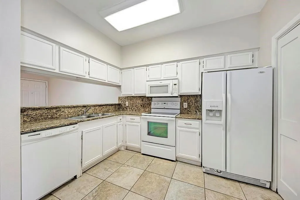 Building Photo - 2901 San Jacinto Blvd #108