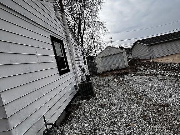 3rd image of 622 N 1st St