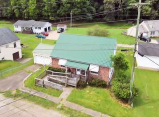 840 N 8th St, McConnelsville, OH 43756