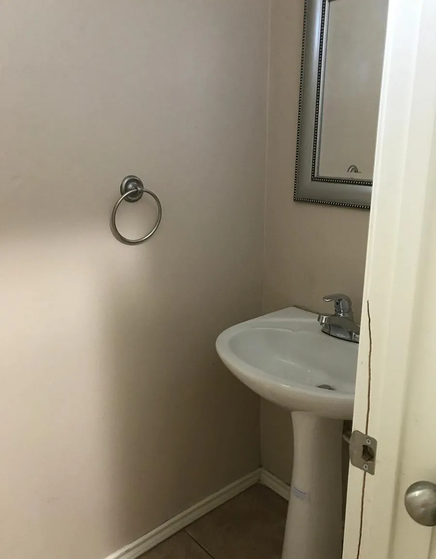 1507 W Kiwi Avenue — Photo 3