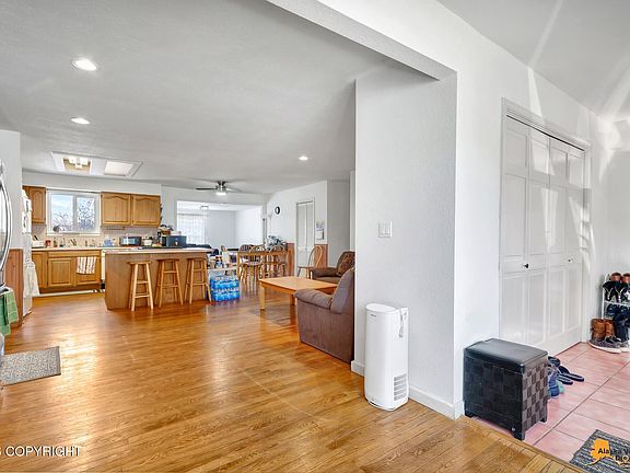 4th image of 2571 Lyvona Ln