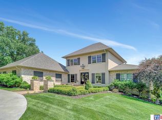 831 Capitola Dr, Lincoln, NE 68512