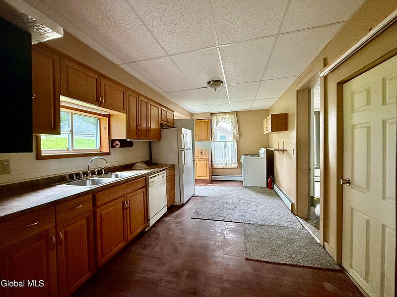 5th image of 215 Forest Avenue