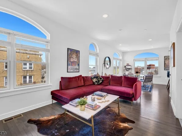 974 Summit Ave #401, Jersey City, NJ 07307