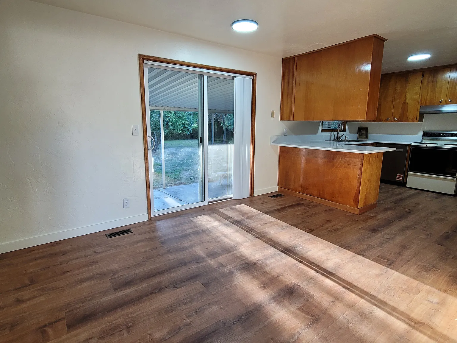 3 bed, 1336 sqft, $2,495 — Photo 4
