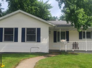 1240 W Harrison St, Freeport, IL 61032
