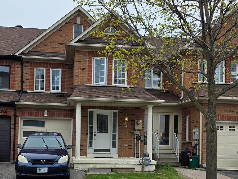 134 Kayla Cres — Photo 1