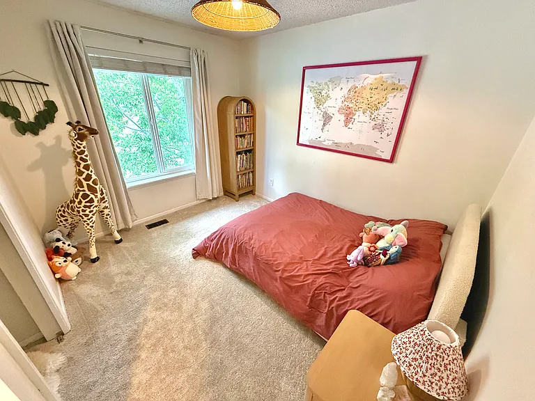 915 Valkenburg Dr — Photo 18
